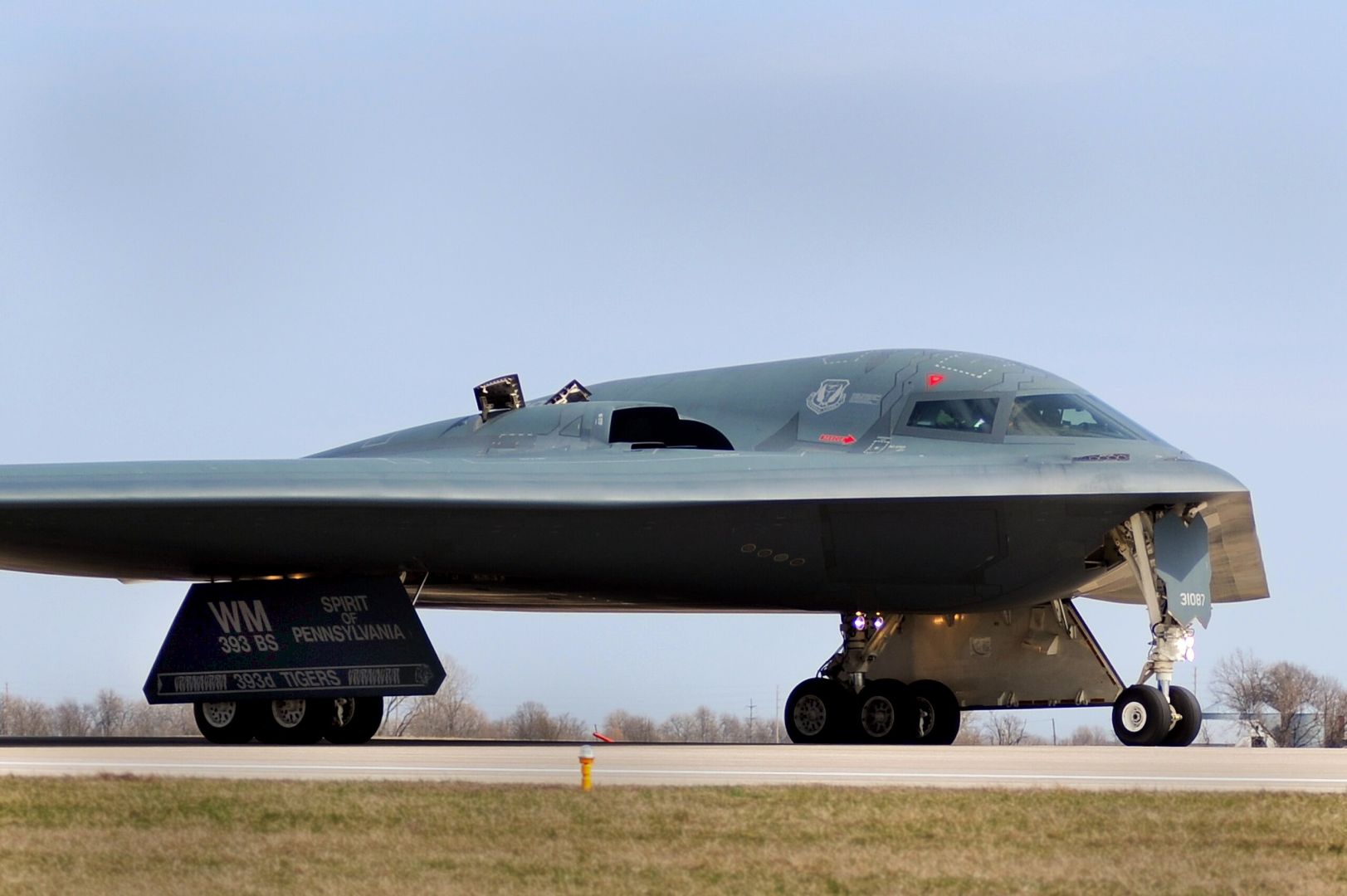 LES ÉTATS-UNIS FRAPPENT LES INSTALLATIONS NUCLÉAIRES IRANIENNES AVEC DES BOMBES ET DES MISSILES DE CROISIÈRE DE TYPE « BUNKER BUSTER »