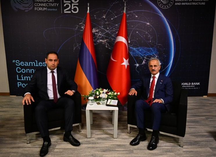 L'ARMÉNIE ET LA TURQUIE DISCUTENT DU DÉVELOPPEMENT DE LA CONNECTIVITÉ RÉGIONALE À ISTANBUL