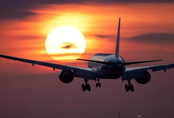 LES AÉROPORTS DE PARIS ANNULENT 40 % DES VOLS EN RAISON DE LA GRÈVE DES CONTRÔLEURS AÉRIENS