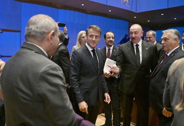 MACRON SOUTIENT LES EFFORTS DE PAIX DE L'ARMÉNIE AVEC L'AZERBAÏDJAN ET LA TURQUIE
