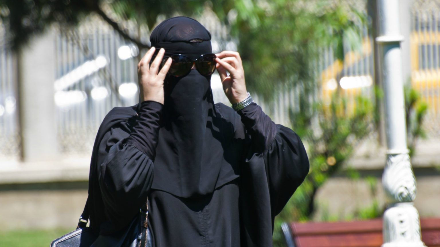 LE KAZAKHSTAN INTERDIT LES VÊTEMENTS DISSIMULANT LE VISAGE