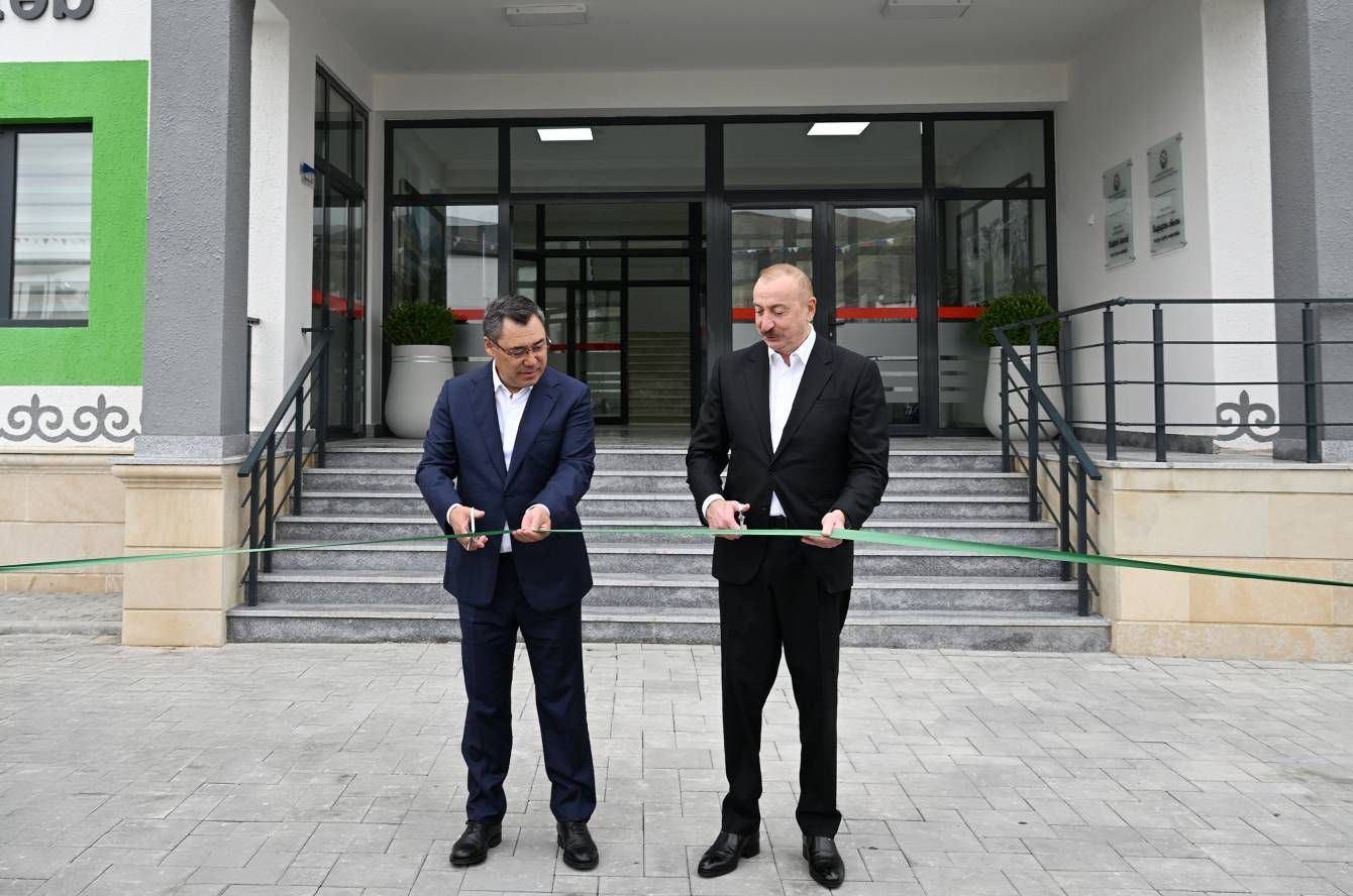 LES PRÉSIDENTS DE L'AZERBAÏDJAN ET DU KIRGHIZSTAN INAUGURENT UN VILLAGE RECONSTRUIT DANS LA RÉGION DU KARABAKH