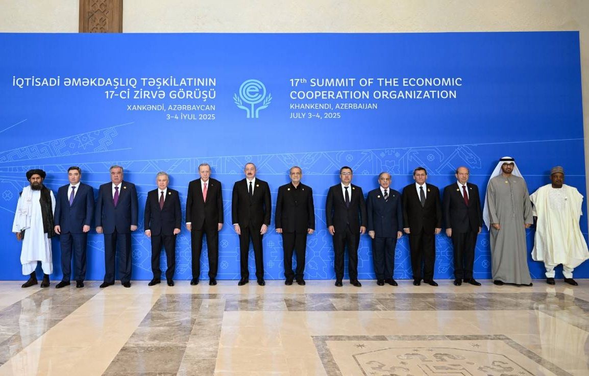 LE 17E SOMMET DE L'ORGANISATION DE COOPÉRATION ÉCONOMIQUE EN AZERBAÏDJAN APPELLE À UN AVENIR DURABLE ET RÉSILIENT FACE AU CHANGEMENT CLIMATIQUE