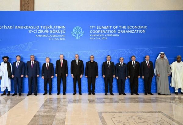 LE 17E SOMMET DE L'ORGANISATION DE COOPÉRATION ÉCONOMIQUE EN AZERBAÏDJAN APPELLE À UN AVENIR DURABLE ET RÉSILIENT FACE AU CHANGEMENT CLIMATIQUE