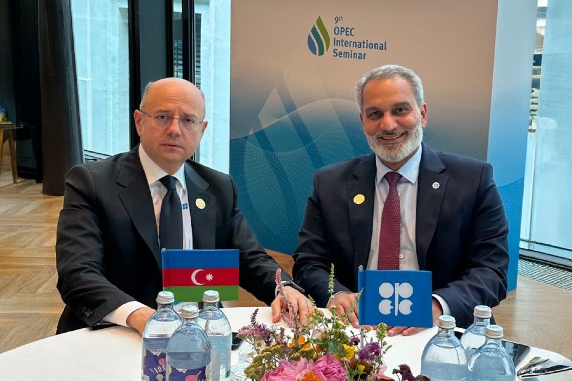 L'AZERBAÏDJAN ET L'OPEP DISCUTENT DE LA RÉGULATION DU MARCHÉ MONDIAL DU PÉTROLE À VIENNE