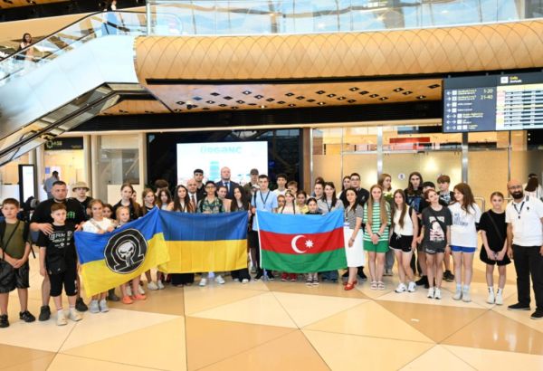 DES ENFANTS UKRAINIENS ARRIVENT EN AZERBAÏDJAN POUR UN PROGRAMME DE RÉHABILITATION