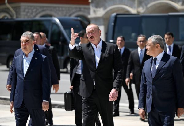 LES DIRIGEANTS DE L'AZERBAÏDJAN ET DU TURKMÉNISTAN OUVRENT LA PORTE À DE FUTURS PROJETS