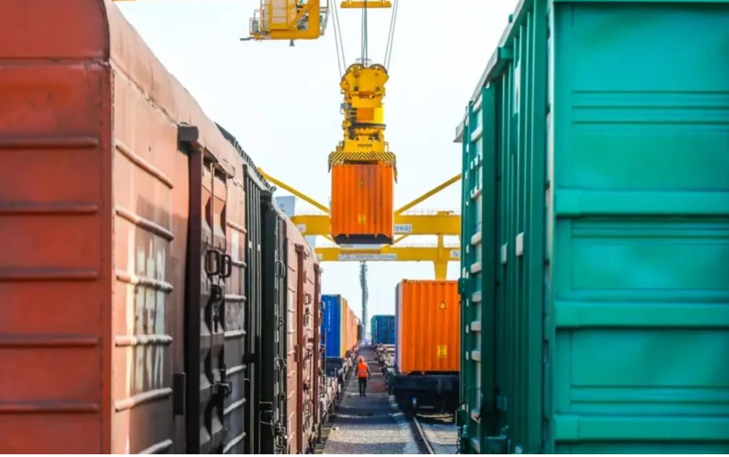 LE NOMBRE DE TRAJETS DE TRAINS DE MARCHANDISES ENTRE LA CHINE ET L'ASIE CENTRALE AUGMENTE DE 25 % AU PREMIER SEMESTRE 2025