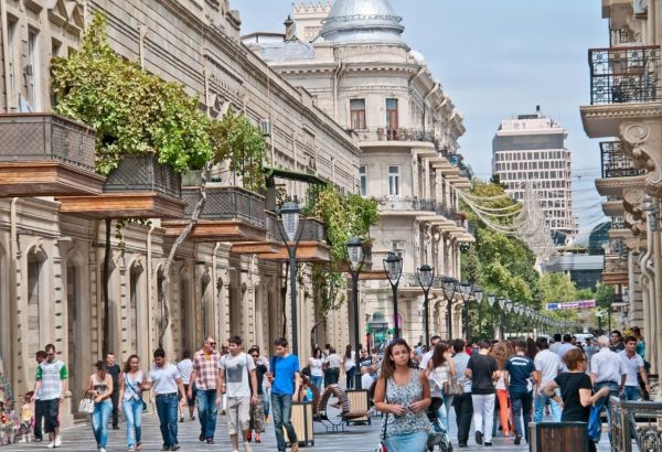 DAVANTAGE DE TOURISTES D'ASIE CENTRALE VISITENT L'AZERBAÏDJAN ALORS QUE LES ARRIVÉES RUSSES ET IRANIENNES DIMINUENT