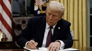TRUMP SIGNE UN DÉCRET IMPOSANT DES TARIFS SUR LES IMPORTATIONS EN PROVENANCE DU KAZAKHSTAN