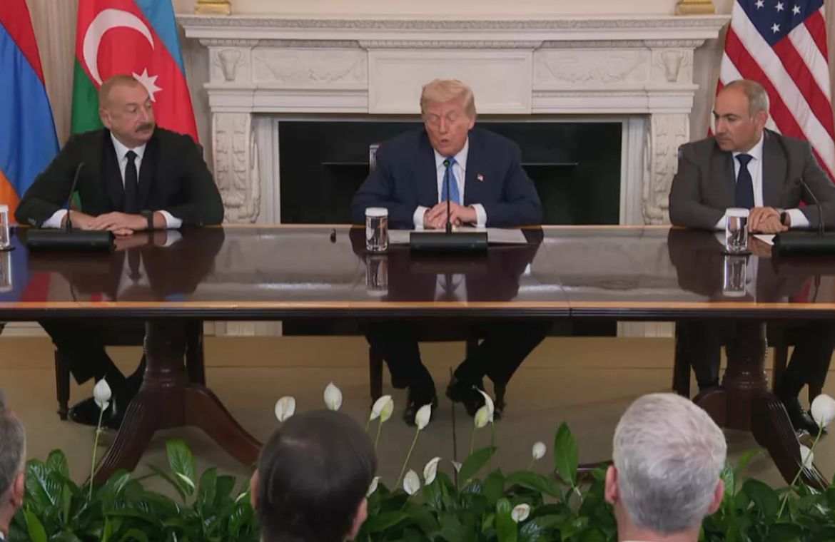 SOMMET À WASHINGTON ENTRE LES DIRIGEANTS AZERBAÏDJANAIS, AMÉRICAIN ET ARMÉNIEN : UNE PAIX DURABLE ARRIVE AU SUD-CAUCASE