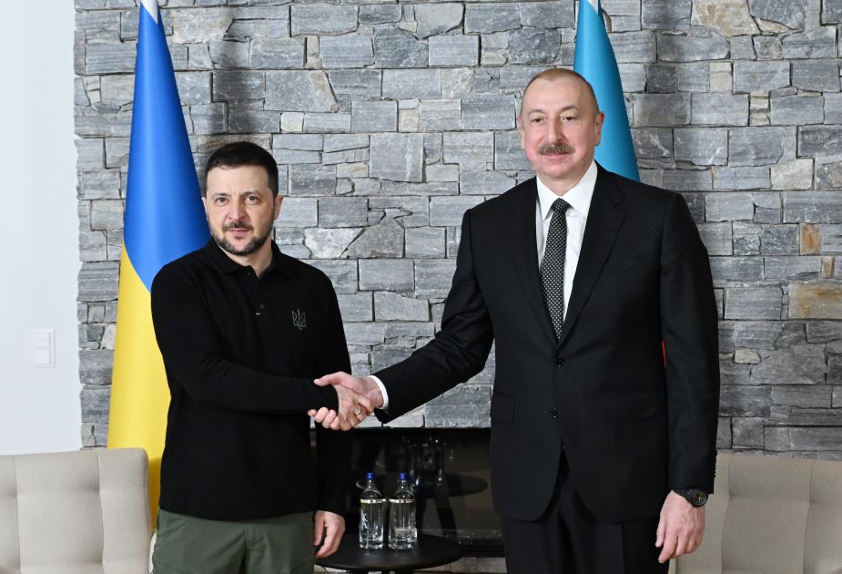 LA RUSSIE FRAPPE DES INSTALLATIONS PÉTROLIÈRES ET GAZIÈRES AZERBAÏDJANAISES EN UKRAINE, BAKOU PRÉPARE SA RIPOSTE