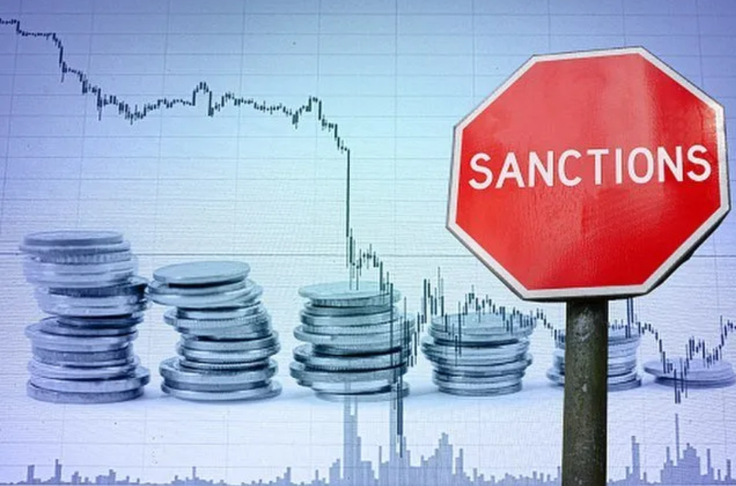 ASIE CENTRALE : LE PRÉSIDENT KIRGHIZE DÉNONCE LES SANCTIONS AMÉRICAINES ET BRITANNIQUES CONTRE LES BANQUES LOCALES