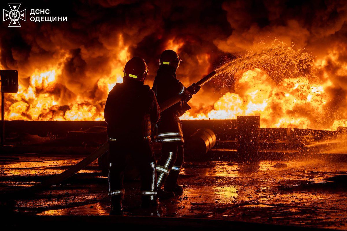LA RUSSIE ATTAQUE UN DÉPÔT DE PÉTROLE DE LA SOCIÉTÉ ÉNERGÉTIQUE SOCAR D'AZERBAÏDJAN EN UKRAINE
