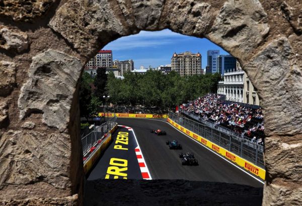 LES VISITEURS ÉTRANGERS SE VERRONT OFFRIR DES VISAS À LEUR ARRIVÉE POUR LE GRAND PRIX DE F1 2025 À BAKOU