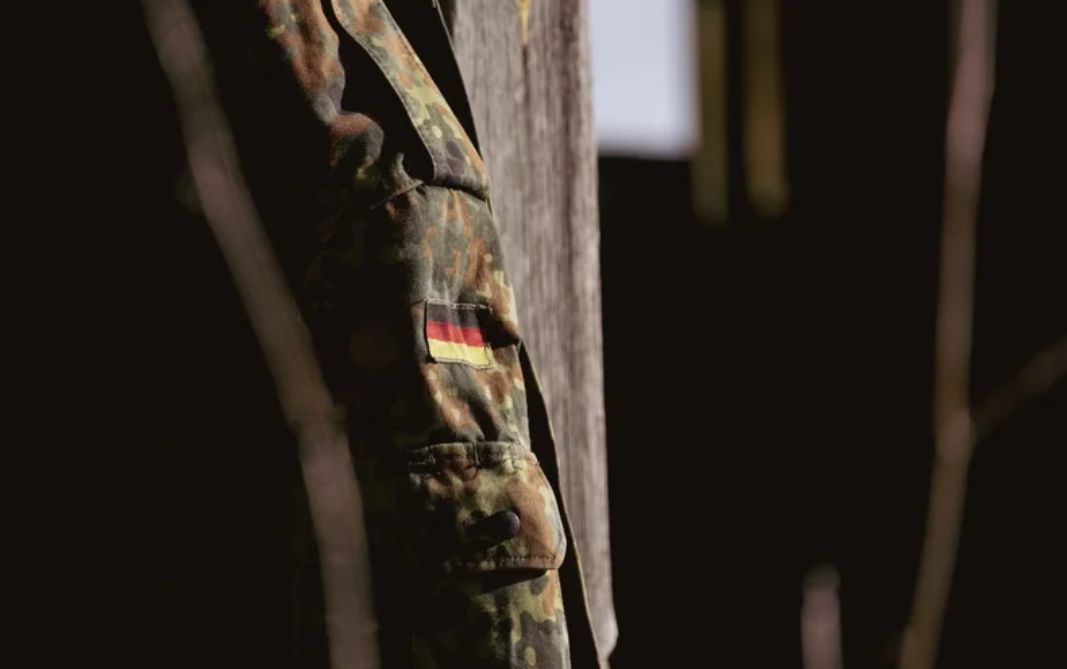 NOUVEAU SERVICE MILITAIRE EN ALLEMAGNE: D'ABORD VOLONTAIRE, OBLIGATOIRE SI NÉCESSAIRE
