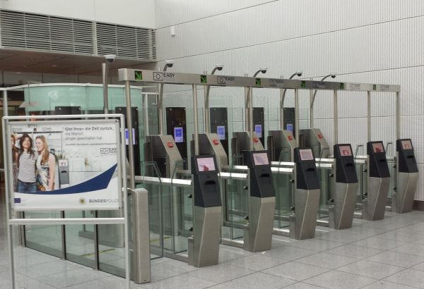 L'UE RENFORCE SES FRONTIÈRES AVEC UN NOUVEAU SYSTÈME DE CONTRÔLE BIOMÉTRIQUE