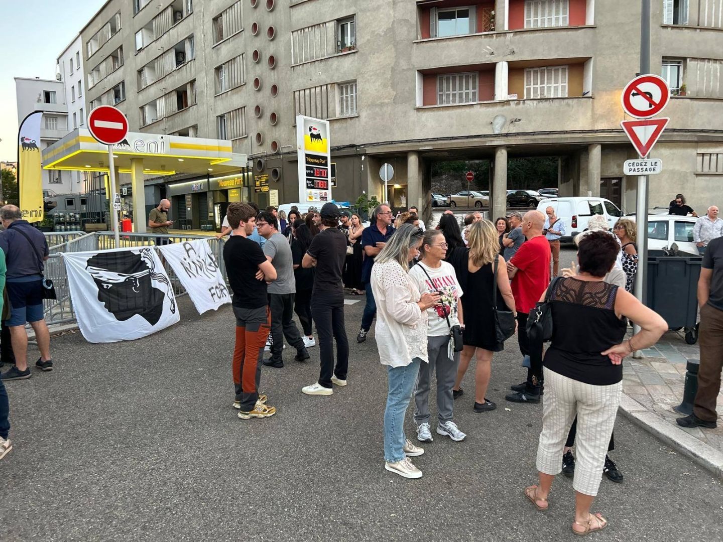MANIFESTATION À BASTIA APRÈS L’ATTAQUE BRUTALE D’UN ADOLESCENT CORSE