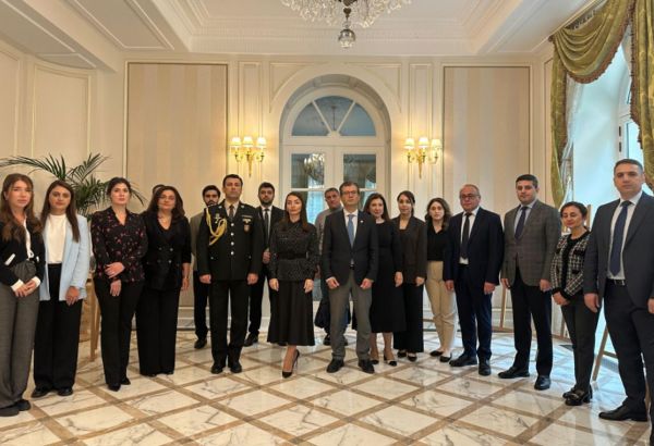 L’AMBASSADE D’AZERBAÏDJAN EN FRANCE COMMÉMORE LA JOURNÉE DU 27 SEPTEMBRE