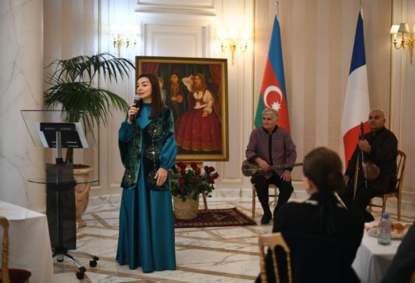 LA PRINCESSE POÉTESSE NATAVAN CÉLÉBRÉE À PARIS