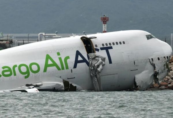 UN AVION CARGO SORT DE PISTE À HONG KONG : DEUX AGENTS DE SÉCURITÉ TUÉS