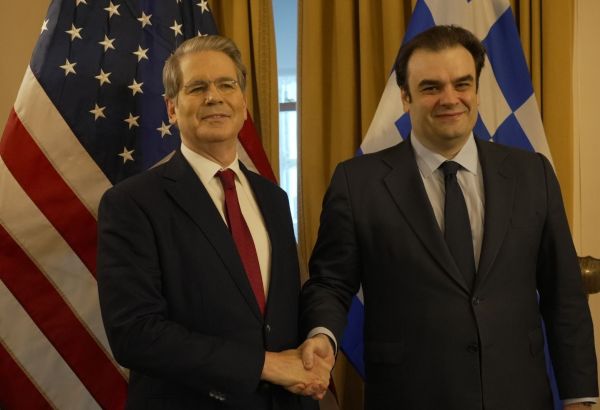 RENFORCEMENT DES LIENS ÉCONOMIQUES GRÈCE–ÉTATS-UNIS