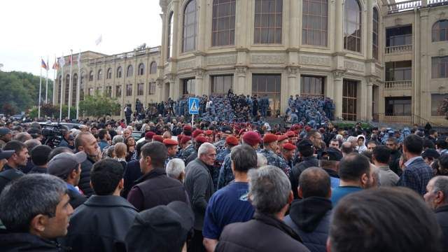 LES AUTORITES ARMENIENNES ARRETENT 13 PERSONNES DANS L’AFFAIRE DES EMEUTES DE GYUMRI