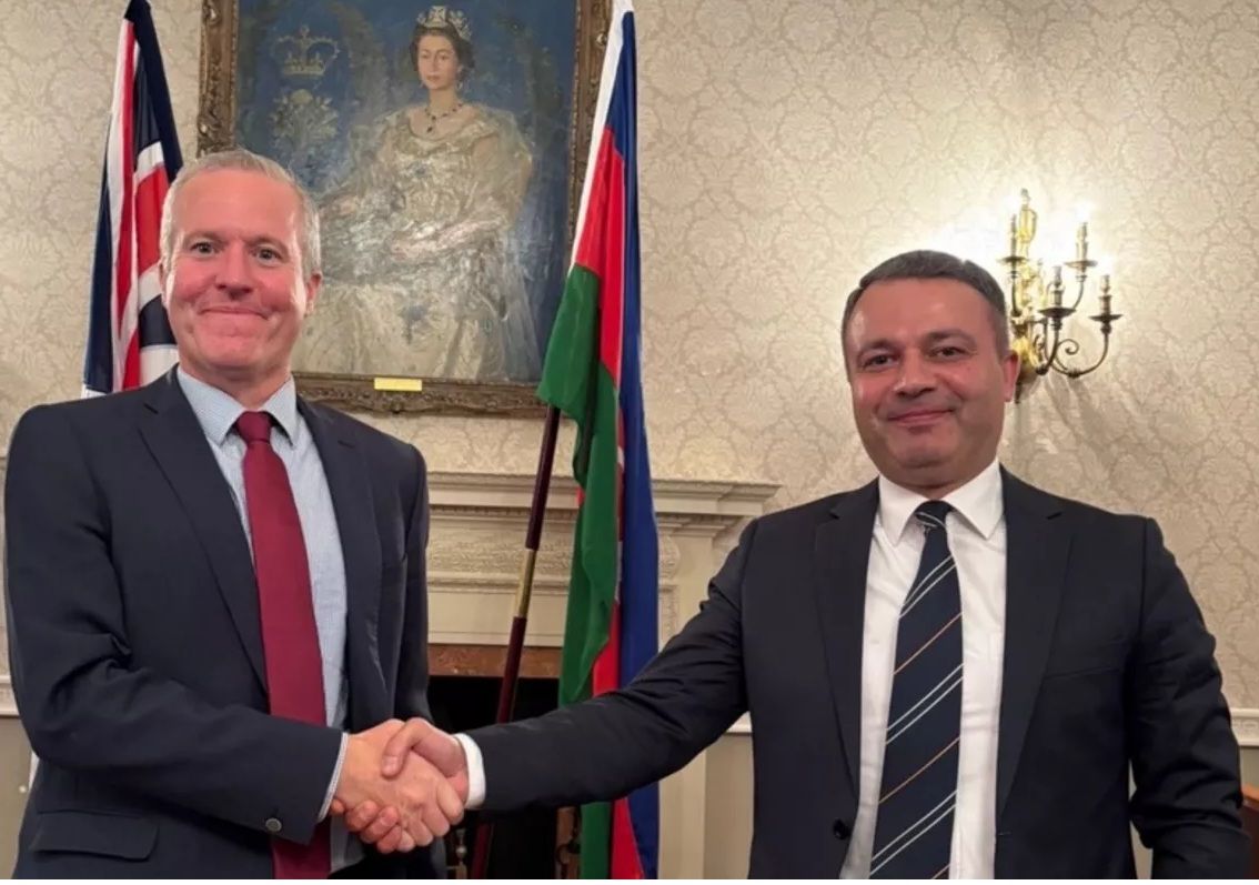 L’AZERBAÏDJAN ET LE ROYAUME-UNI SIGNENT UN PLAN DE COOPERATION EN MATIERE DE DEFENSE JUSQU’EN 2027