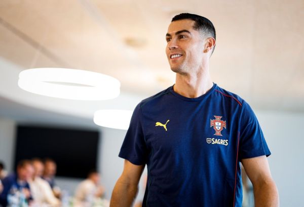 CARTON ROUGE DIRECT POUR CRISTIANO RONALDO