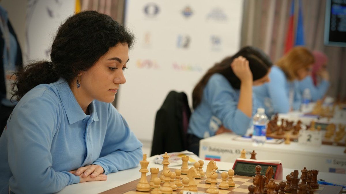 ECHECS: DANS LE DERBY DU CAUCASE DU SUD, L’AZERBAÏDJAN BAT LA GÉORGİE ET SE HİSSE EN DEMİ-FİNALE DU CHAMPİONNAT DU MONDE