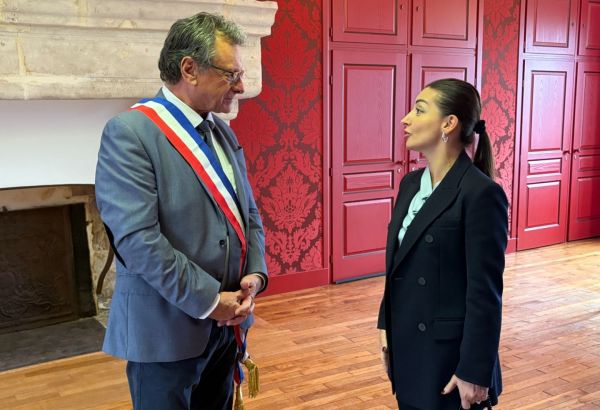 UNE DELEGATION DE L'AMBASSADE D'AZERBAIDJAN EN FRANCE RENCONTRE LE MAIRE DE COLOMBEY-LES-DEUX-EGLISES