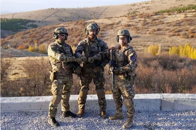 CAUCASİAN EAGLE-2025 : DES FORCES D’ÉLİTE AZERBAÏDJANAİSES, TURQUES ET GÉORGİENNES MÈNENT DES MANŒUVRES CONJOİNTES À ANKARA