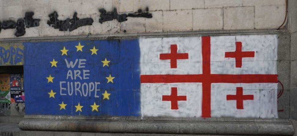 UN RESPONSABLE GEORGIEN QUALIFIE L’UE DE « PARTI DE LA GUERRE » DANS LE CONFLIT UKRAINIEN