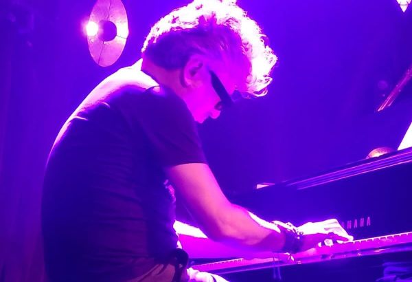 LE PIANISTE DE JAZZ SHAHIN NOVRASLI EN CONCERT À PARIS