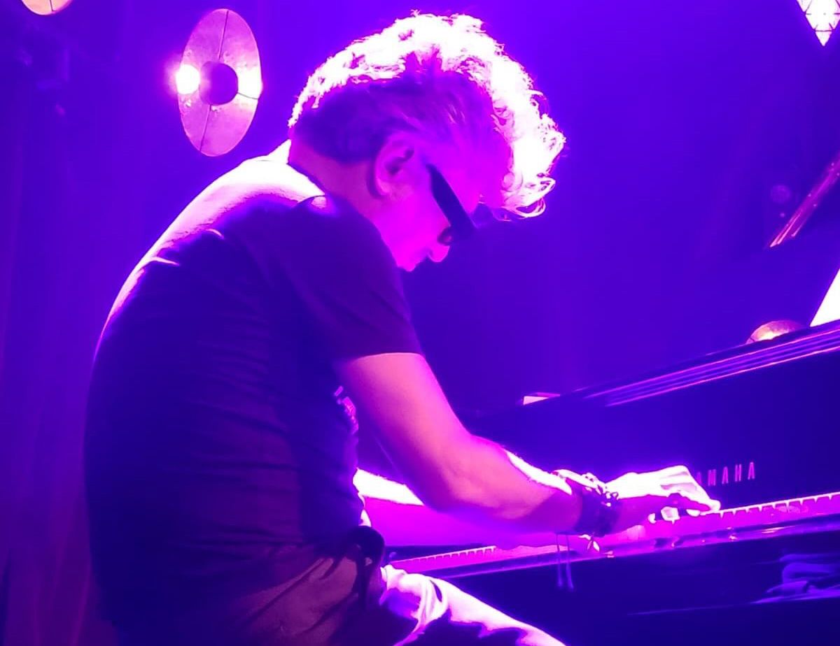 LE PIANISTE DE JAZZ SHAHIN NOVRASLI EN CONCERT À PARIS