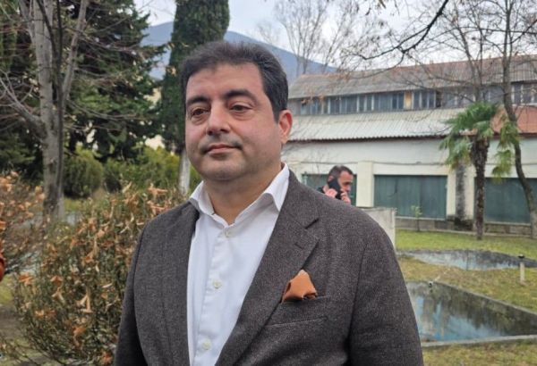 LA SOIE AZERBAIDJANAISE CONQUIERT LE CANADA: SIGNATURE D'UN  IMPORTANT CONTRAT