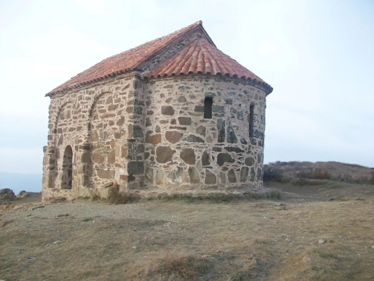 GUERRIER DE L’AGE DU BRONZE MESURANT DEUX METRES : UNE SEPULTURE VIEILLE DE 3 800 ANS DECOUVERTE EN AZERBAÏDJAN