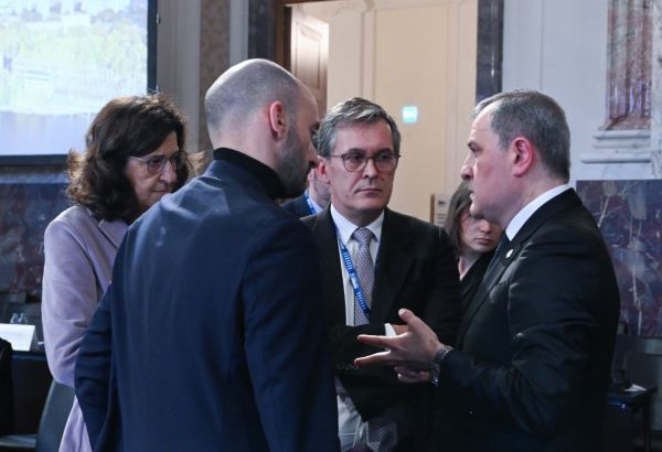 BAKOU ET PARIS DISCUTENT A VIENNE DES PERSPECTIVES DE LEURS RELATIONS BILATERALES