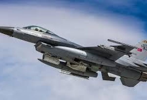 DES AVIONS F-16 TURCS ABATTENT UN DRONE AU-DESSUS DE LA MER NOIRE