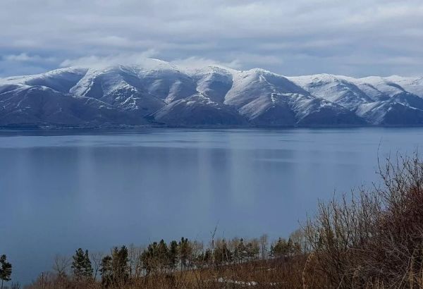 EN ARMENIE, LE NIVEAU DU LAC GOYTCHE EN FORTE BAISSE