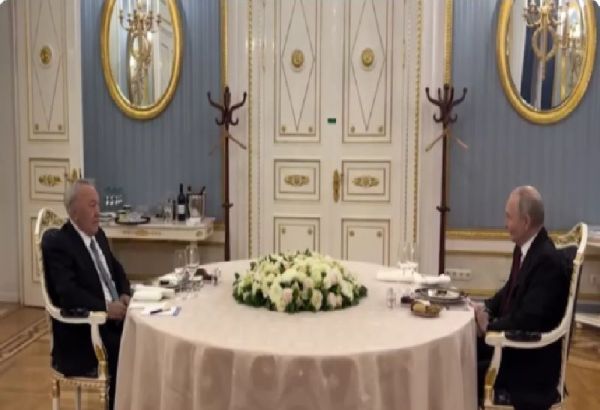 NAZARBAIEV AU KREMLIN: QUEL MESSAGE MOSCOU ENVOIE-T-IL A ASTANA?