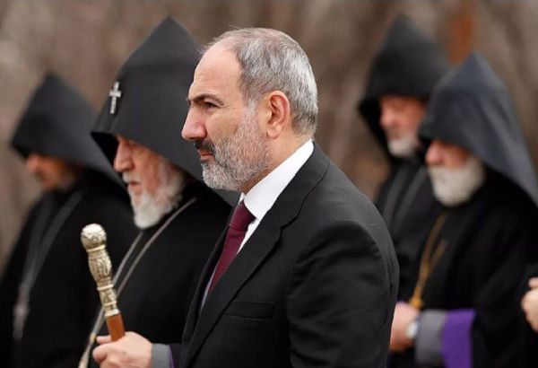 COMME POUR SARKISSIAN, BIENTOT GAREGUINE II: PACHINIAN EVOQUE LE DEPART INEVITABLE DU CATHOLICOS