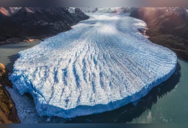 DANS LES MONTAGNES DU PAMIR, AU TADJIKISTAN, DES SCIENTIFIQUES ONT DECOUVERT UN GLACIER EN CROISSANCE