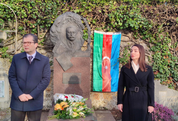 LES DIPLOMATES AZERBAÏDJANAIS EN FRANCE RENDENT HOMMAGE AUX VICTIMES DE LA TRAGEDIE DU 20 JANVIER 1990