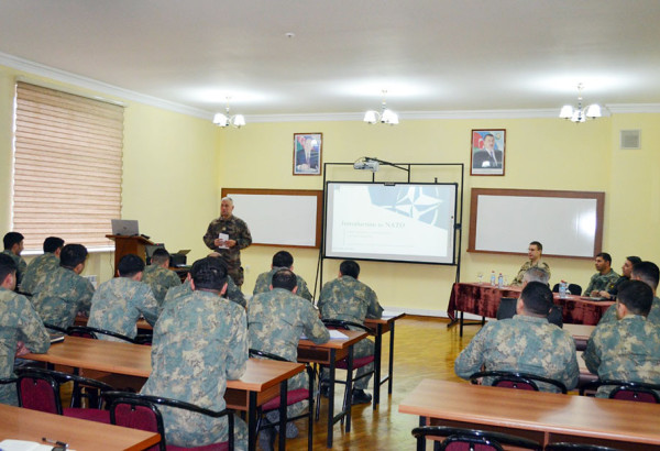 À BAKOU, UN COURS DE L’OTAN CONSACRE AUX COMMUNICATIONS ET A LA CYBERSECURITE