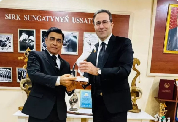 BAKOU ET ACHGHABAD ELARGISSENT LEUR COOPERATION DANS LE DOMAINE DE L'ELEVAGE DE CHEVAUX