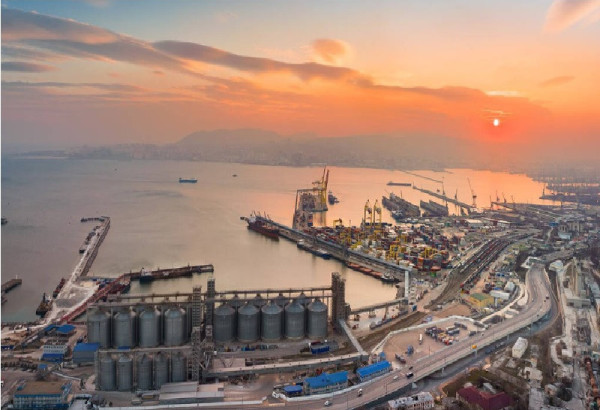 PORTS DE LA MER NOIRE: HISTOIRE ET NOUVELLE GEOGRAPHIE DU POUVOIR