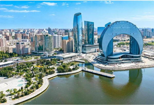 A BAKOU UN DEBAT SUR LE NEO-COLONIALISME ET LES INEGALITES