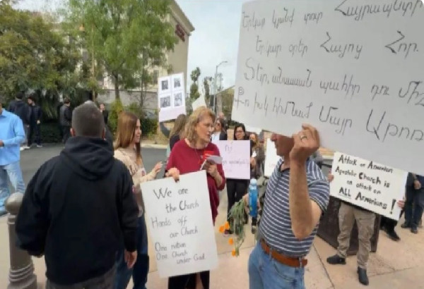 ACTION PUBLIQUE DE VISIBILITE MEDIATIQUE AUX ETATS-UNIS: DACHNAKS ET DESERTEURS RASSEMBLES CONTRE N.PACHINIAN