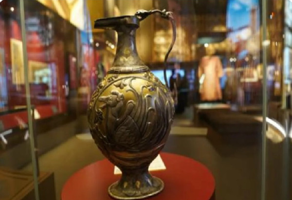 L'OUZBEKISTAN RECUPERE UNE PIECE D'ORFEVRERIE INESTIMABLE DU HAUT MOYEN-AGE